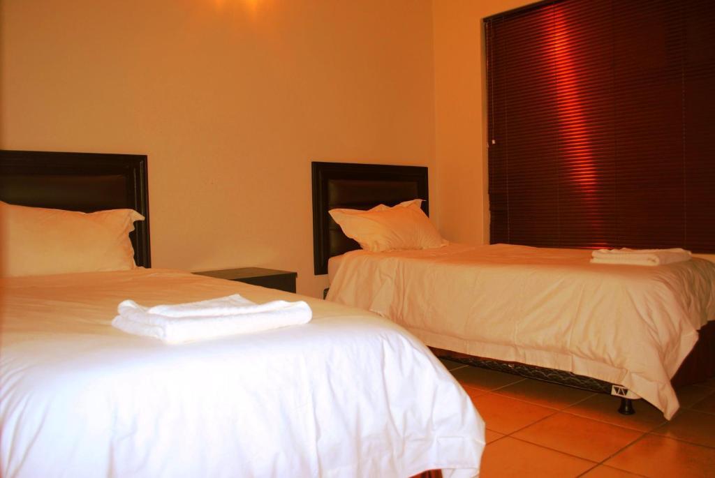 Palm Valley Inn And Day Spa Hartbeespoort Buitenkant foto