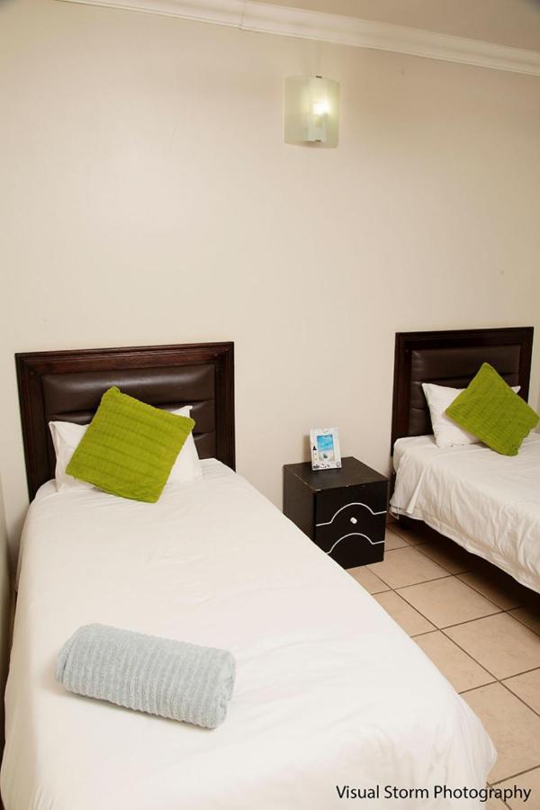 Palm Valley Inn And Day Spa Hartbeespoort Buitenkant foto