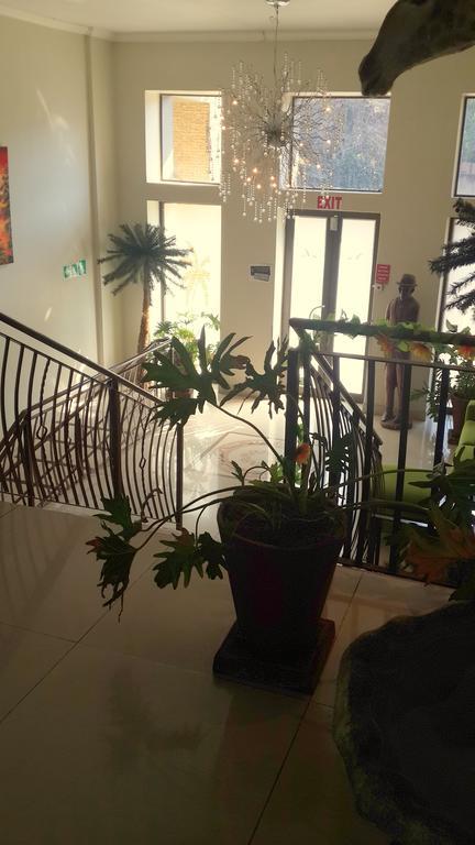 Palm Valley Inn And Day Spa Hartbeespoort Buitenkant foto