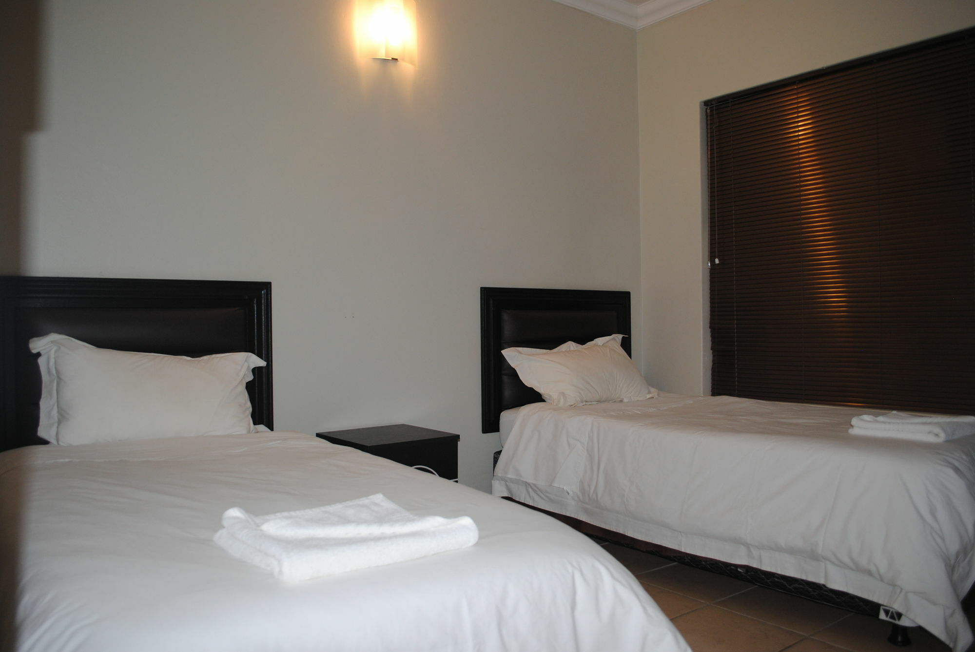 Palm Valley Inn And Day Spa Hartbeespoort Buitenkant foto