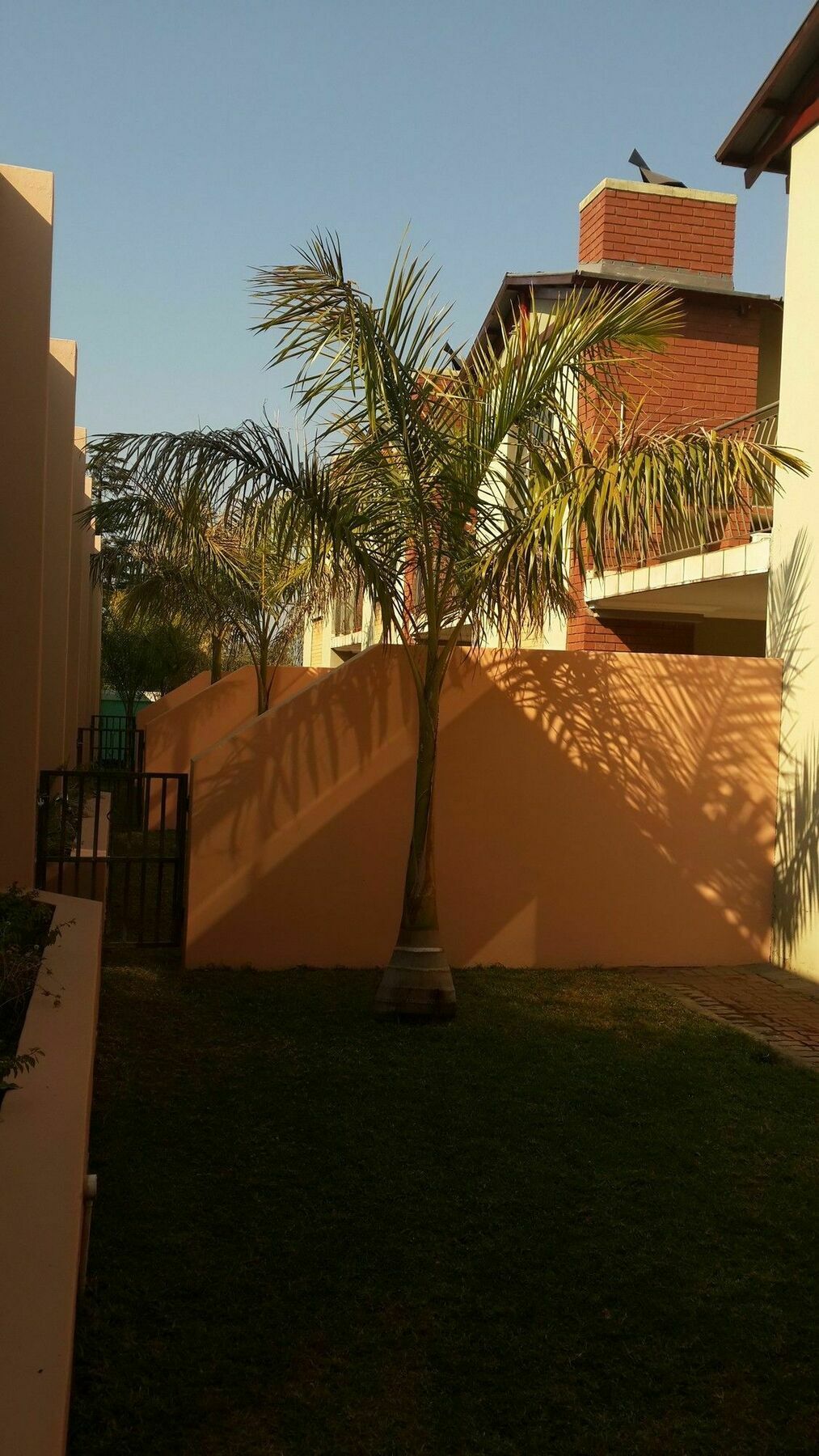 Palm Valley Inn And Day Spa Hartbeespoort Buitenkant foto
